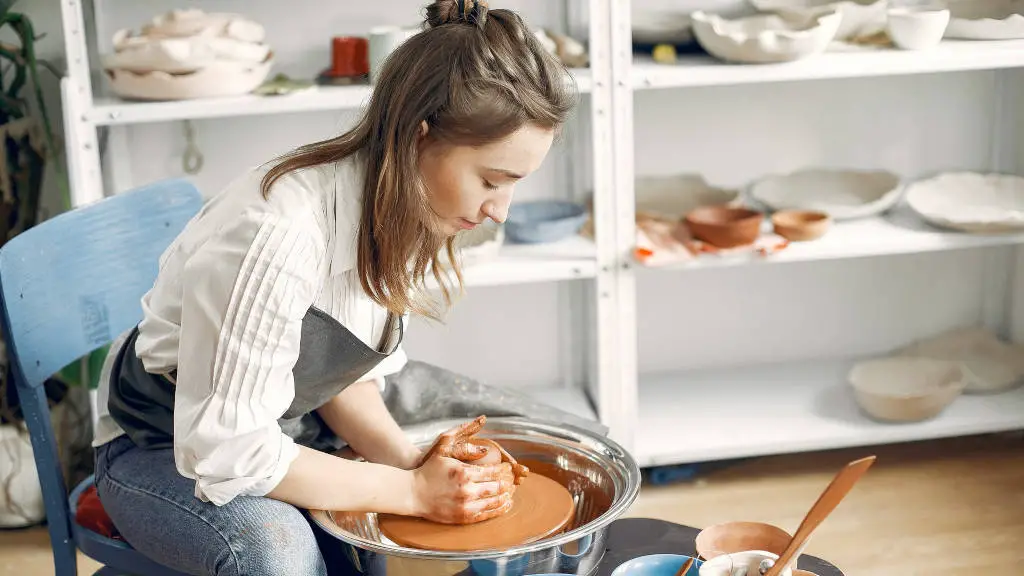 Hobbies for introverts: pottery